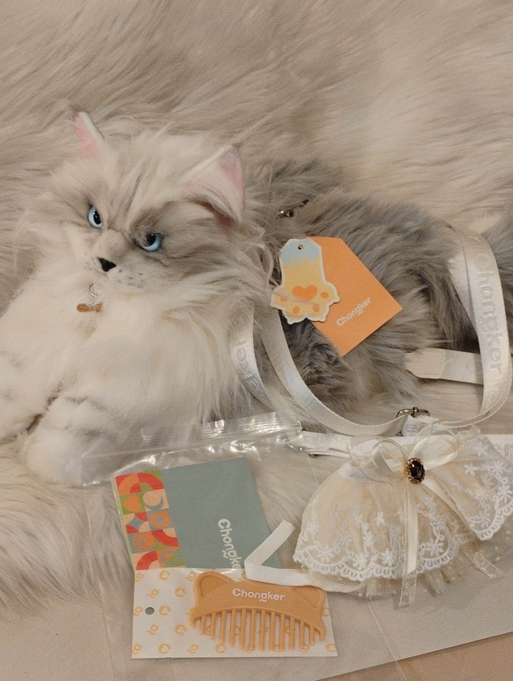New Silver Maine Coon Backapck W Comb & Lace Skirt